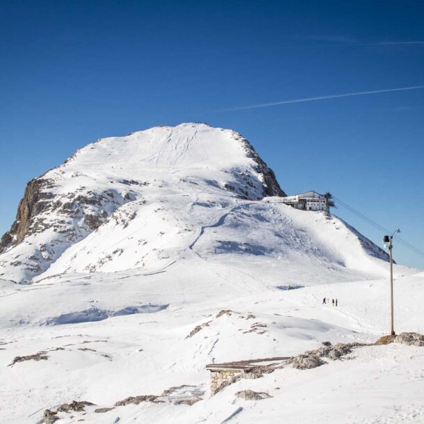 Vista Pale di San Martino con la neve in inverno Baita Colverde